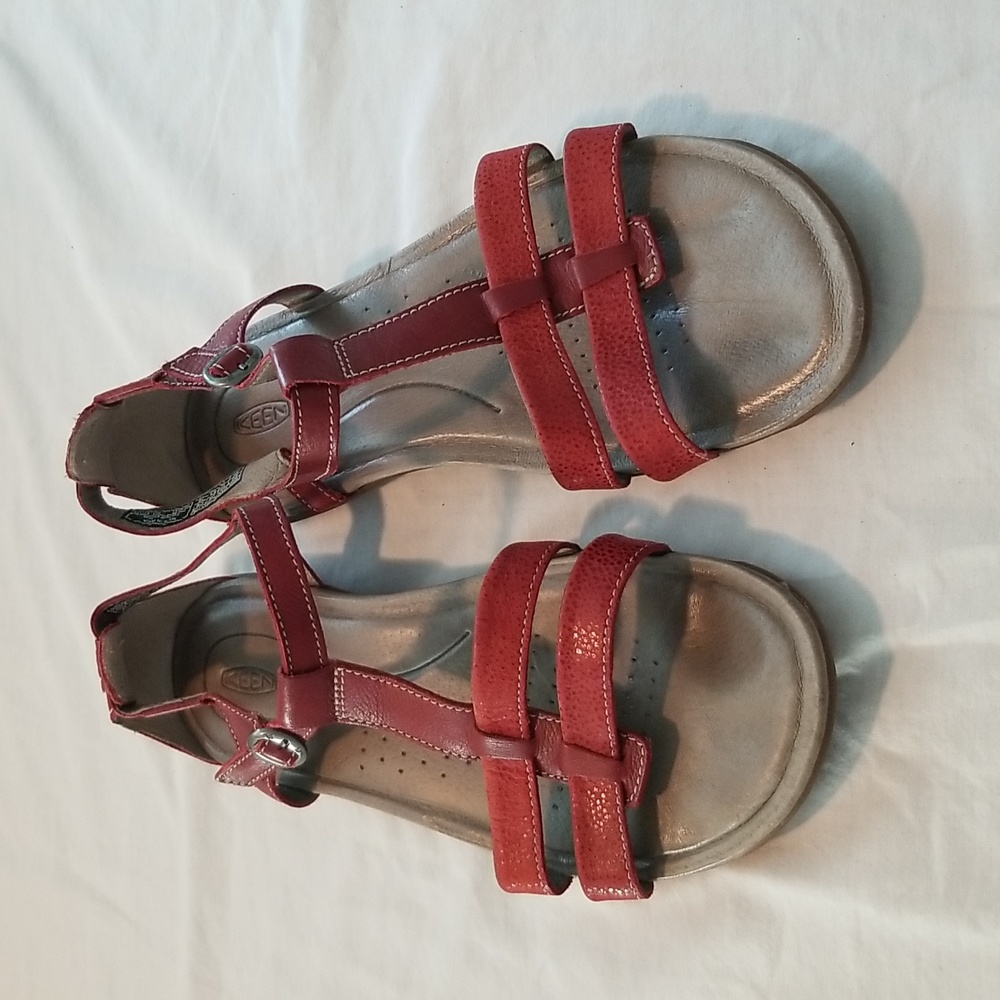 Keen Leather T-Strap Sandals EUC